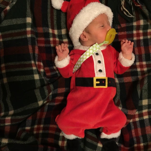 Carter’s Nb Santa suit - Picture 3 of 3